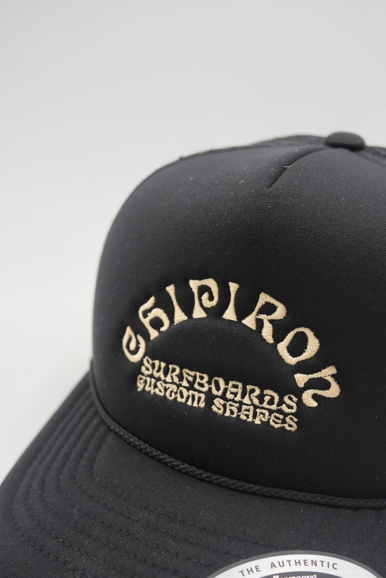 trucker-casquette-filet-noir-broderie-custom-shape-chipiron-surfboards-trucker